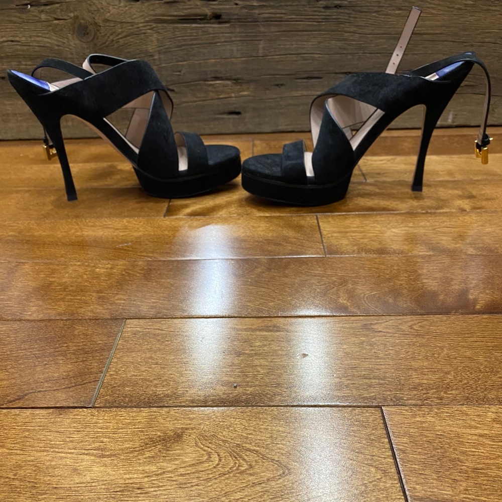 Stuart Weitzman “The HESTER” heel